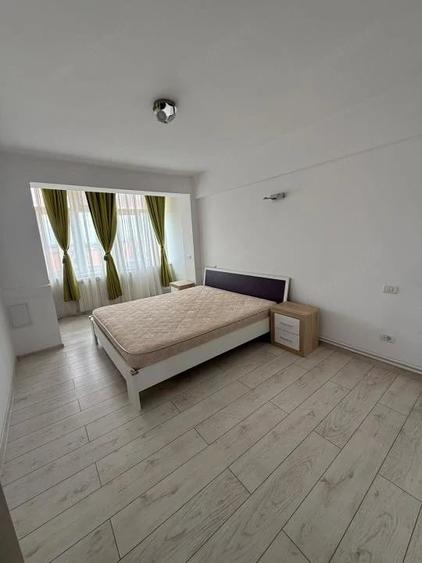Apartament cu 3 camere semidecomandat în Semicentral