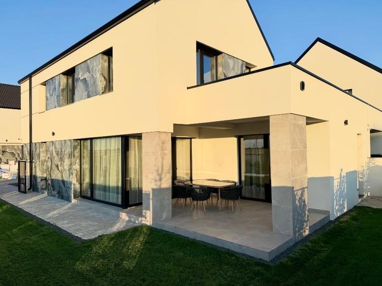 Duplex cu 5 camere cu Canalizare în Dumbrăvița