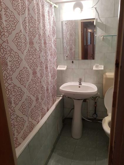 Apartament cu 3 camere semidecomandat, mobilat în Drumul Taberei