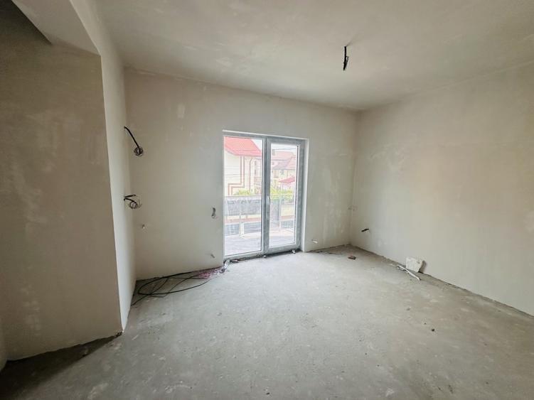 Duplex cu 5 camere cu Canalizare în Roșu