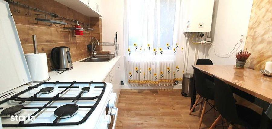 Apartament cu 3 camere semidecomandat în Florești