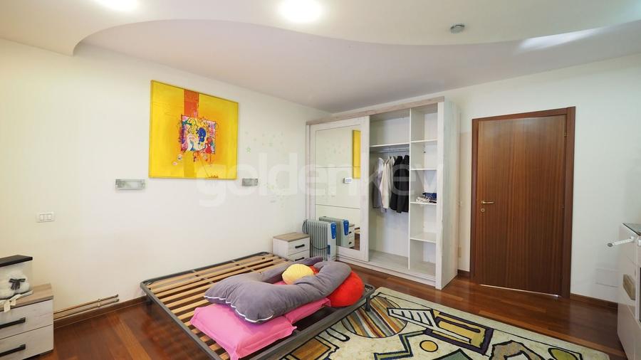 Vila cu 9 camere, 5 bai | D+P+1+M | 416mp teren - 18
