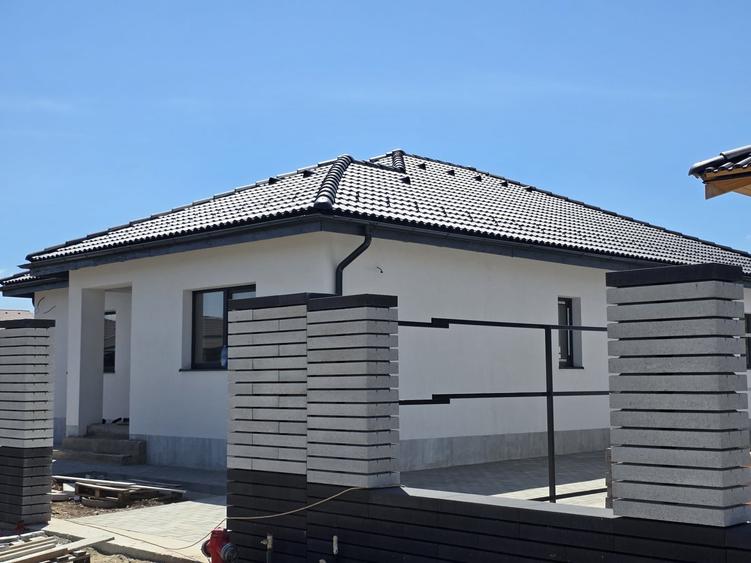 Casă individuală cu 4 camere cu Teren 500 Mp în Tărlungeni