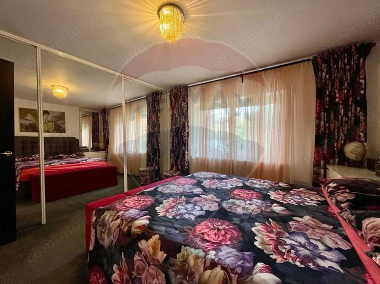 Apartament cu 4 camere decomandat în Noua