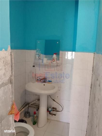 Apartament cu 3 camere semidecomandat în Dacia