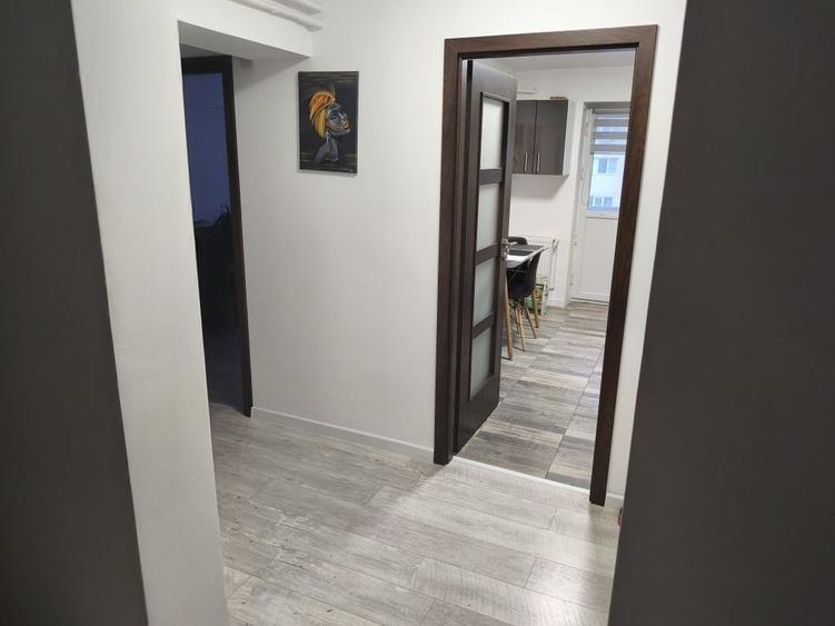 Apartament cu 4 camere decomandat în Mofleni