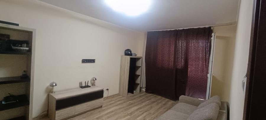 Apartament cu 3 camere decomandat în Drumul Taberei