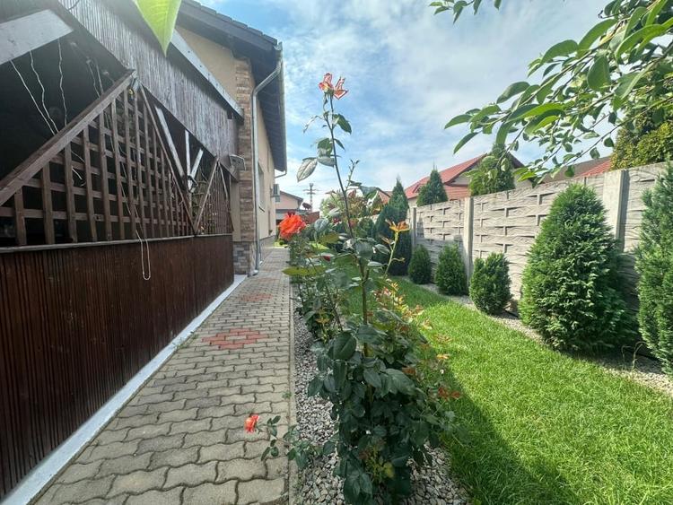 Casă individuală cu 5 camere cu Canalizare în Bărăbanț