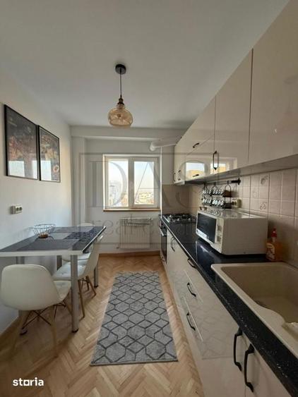 Apartament cu 2 camere semidecomandat, mobilat în Tei