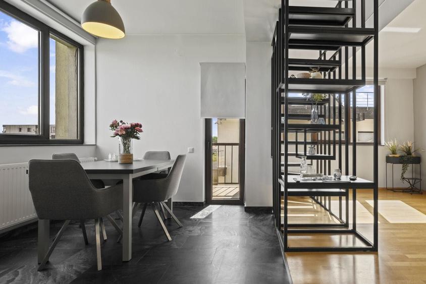Apartament cu 4 camere semidecomandat în Central