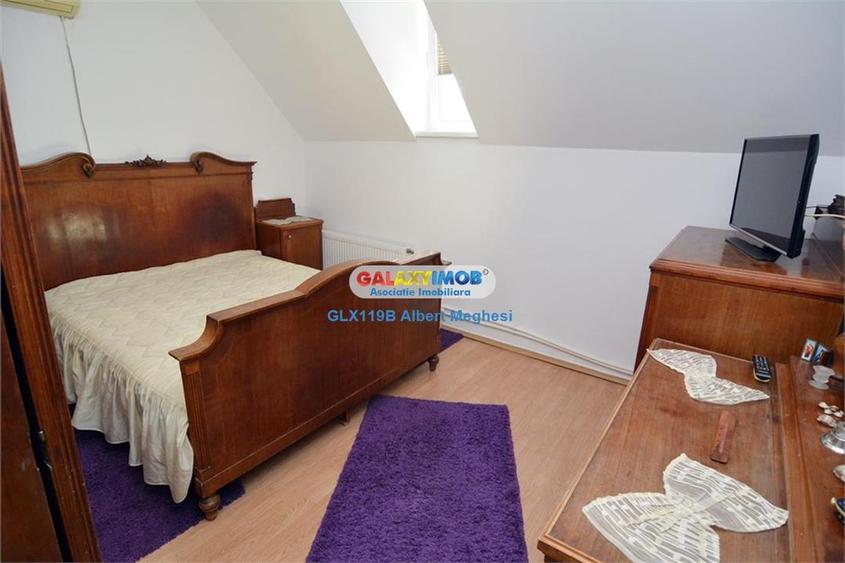 Casă cu 5 camere cu Teren 300 Mp în Est
