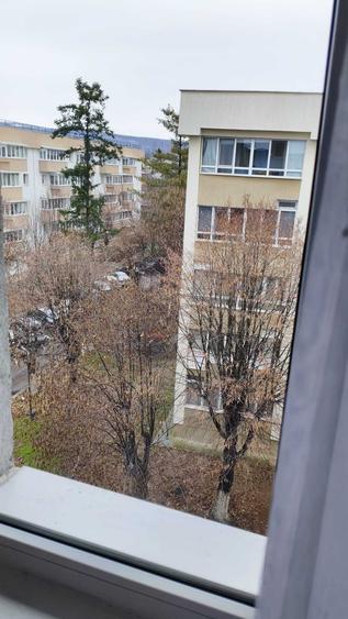 Apartament cu 3 camere decomandat în Exterior Vest