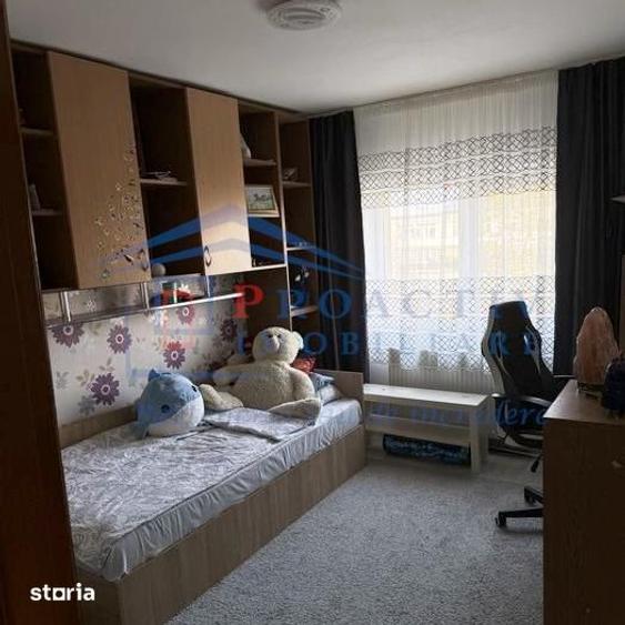 Apartament cu 3 camere decomandat în Burdujeni