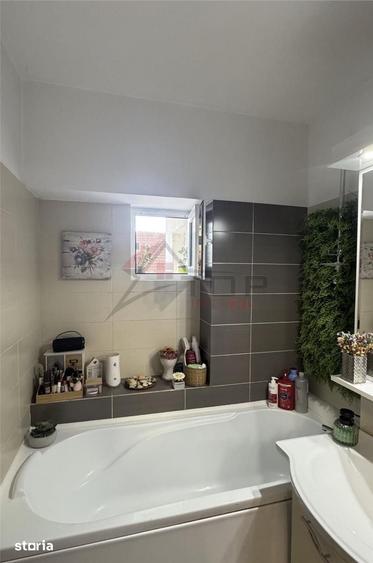 Apartament cu 3 camere decomandat în Nicolina