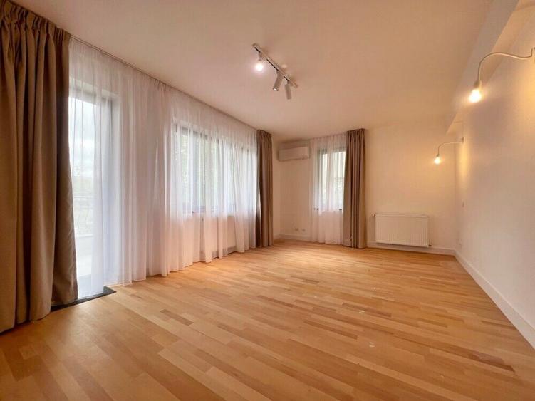 Duplex cu 9 camere cu Canalizare în Kiseleff