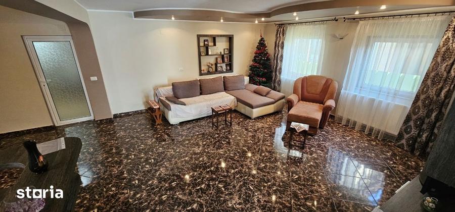 Casă cu 3 camere cu Teren 544 Mp în Central