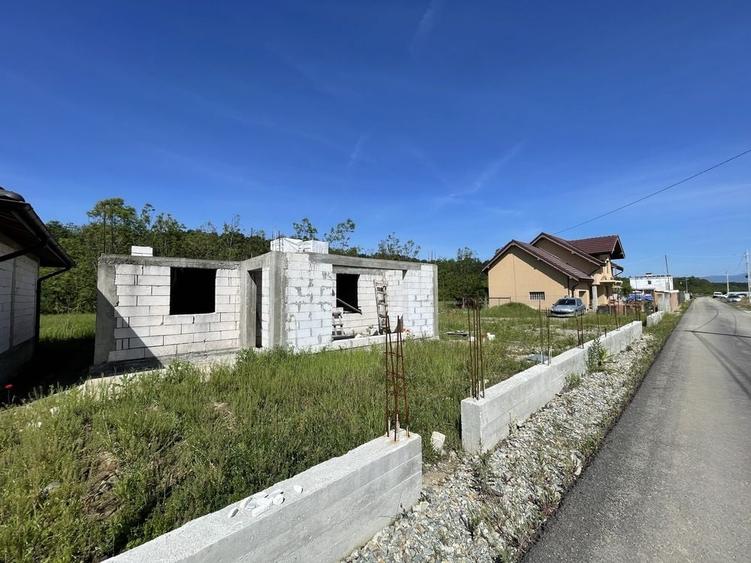 Casă cu 3 camere în Exterior Vest