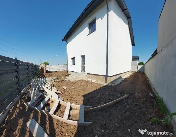 Casă cu 5 camere cu Teren 400 Mp în Central