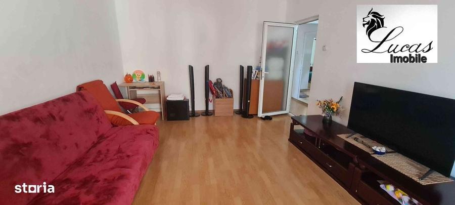 Apartament cu 4 camere decomandat în Trocadero