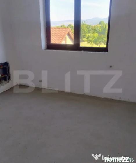Casă cu 5 camere cu Teren 560 Mp în Urișor
