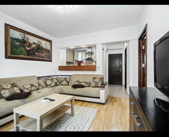 Apartament cu 2 camere semidecomandat, mobilat în P-ța Universității