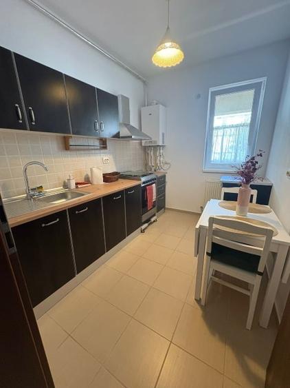 Apartament cu 2 camere decomandat, mobilat în Central