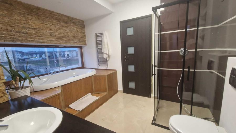 Casă cu 4 camere cu Teren 1000 Mp în Fundeni