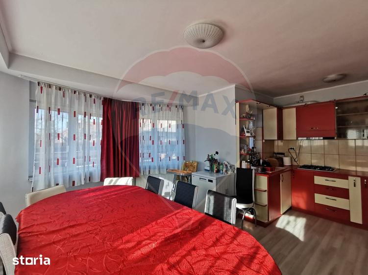 Casă cu 7 camere cu Teren 342 Mp în Tokai