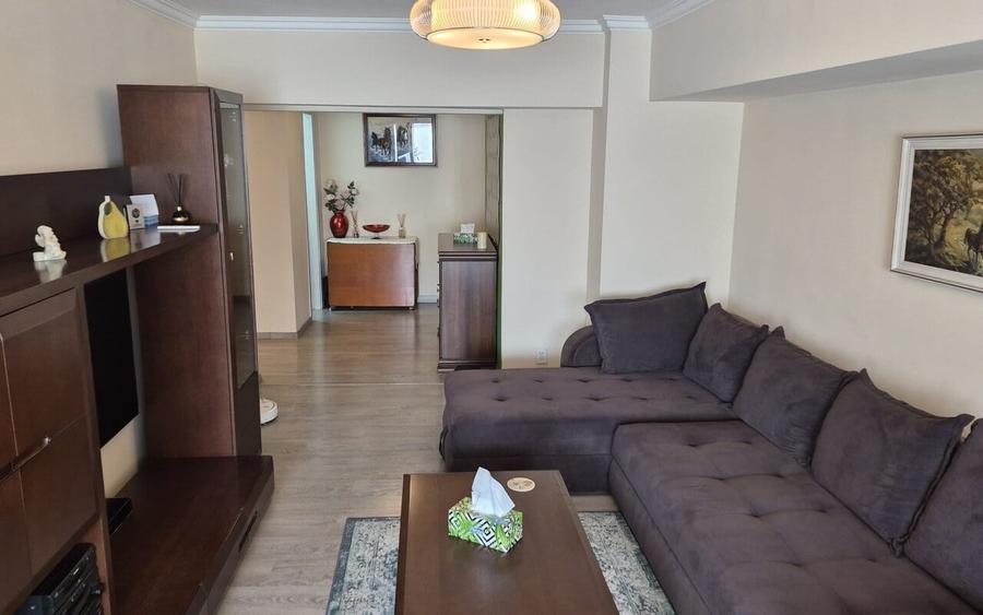 Apartament cu 3 camere decomandat, mobilat în P-ța Alba Iulia