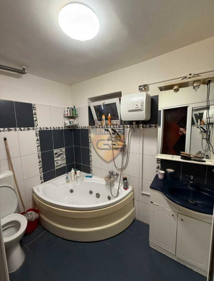 Apartament cu 4 camere decomandat, mobilat în Tomis Nord