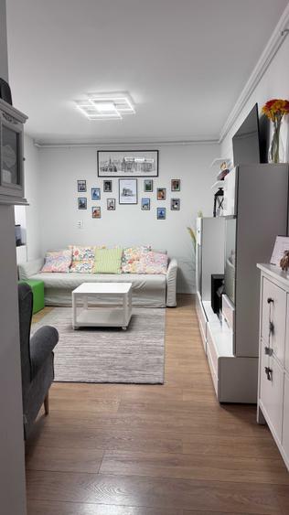 Apartament cu 3 camere decomandat în Exterior Vest