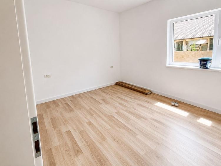 Apartament cu 3 camere decomandat în Moșnița Veche