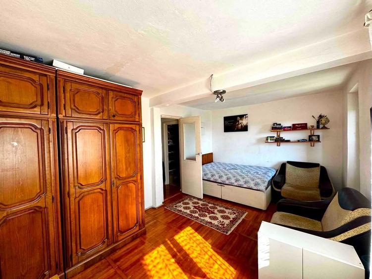 Apartament cu 3 camere decomandat în Central