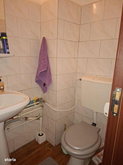 Apartament cu 3 camere decomandat în Rovine