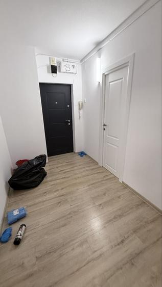 Apartament cu 3 camere semidecomandat în Cina