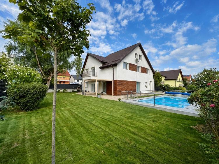 Casă individuală cu 8 camere cu Piscina în Iancu Nicolae