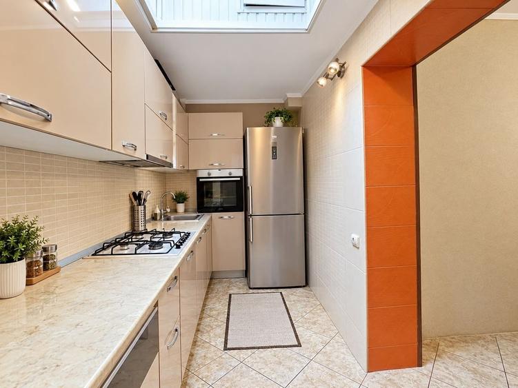Apartament cu 4 camere decomandat, mobilat în Casa de Cultură