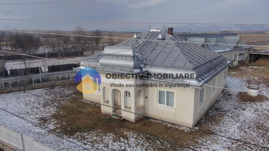 Casă cu 6 camere cu Teren 3683 Mp în Agapia