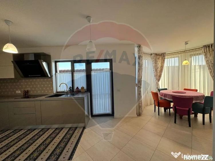 Casă cu 5 camere cu Teren 946 Mp în Golești