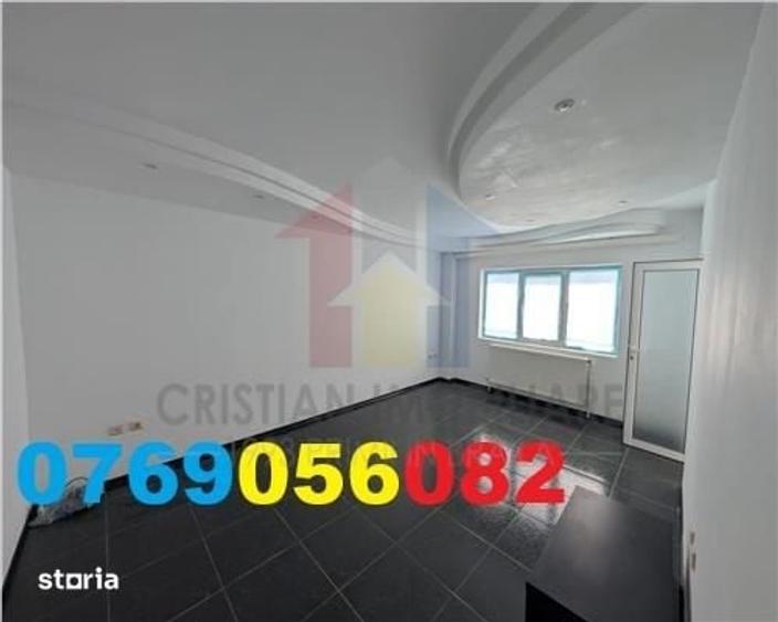 Apartament cu 3 camere decomandat în Calarași 4