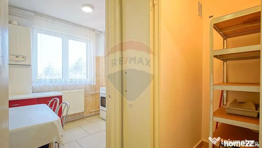 Apartament cu 3 camere semidecomandat în Astra