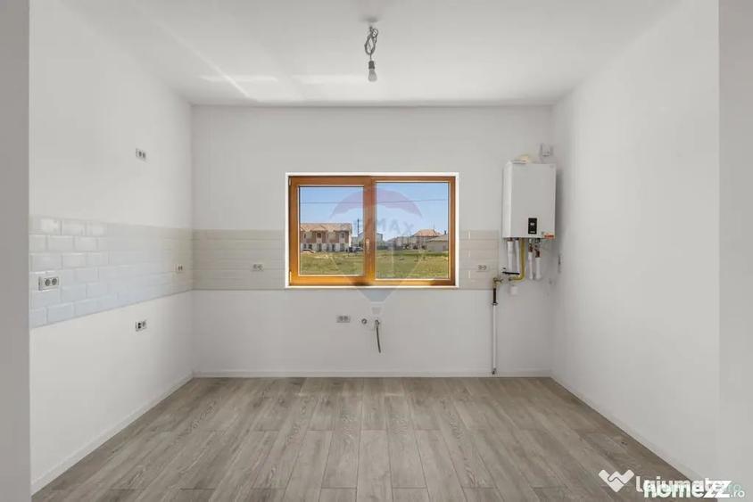 Casă cu 4 camere cu Teren 400 Mp în Vladimirescu