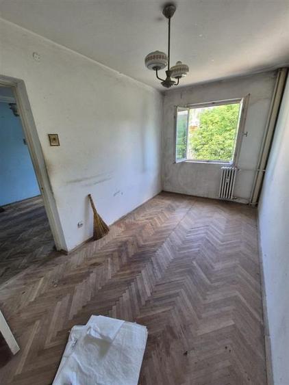 Apartament cu 2 camere nedecomandat în Podu Roș