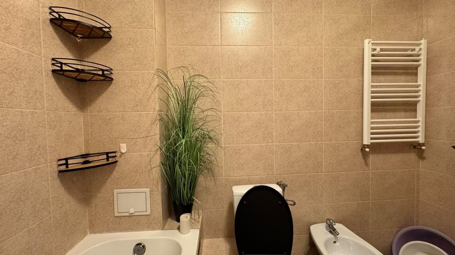 Apartament cu 2 camere nedecomandat în Centru Civic