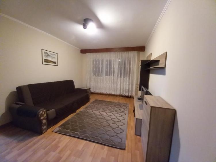 Apartament cu 3 camere decomandat, mobilat în P-ța Mihai Viteazu