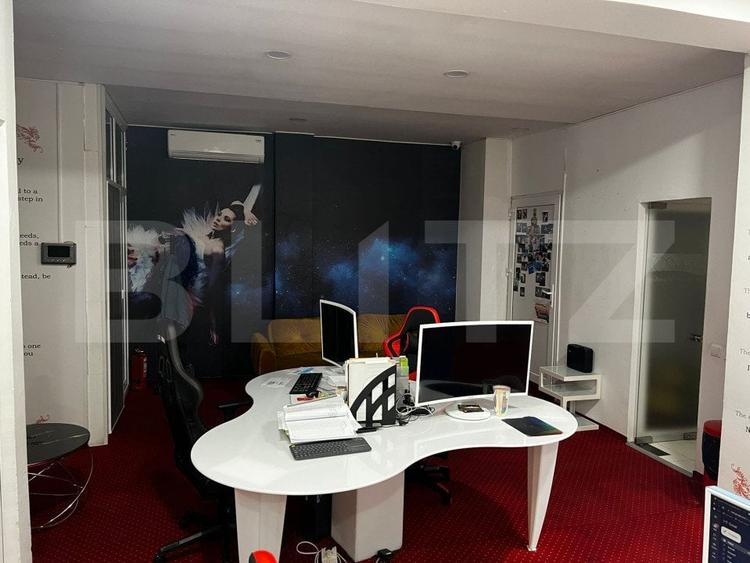Casă individuală cu 18 camere cu Canalizare în Central