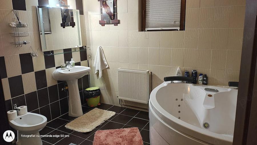 Apartament cu 4 camere decomandat în Central