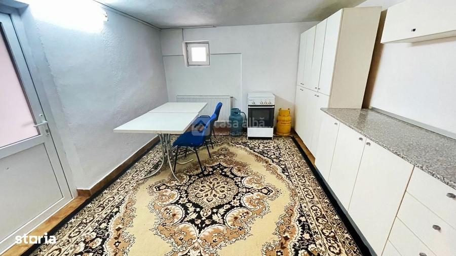 Casă cu 4 camere în Sărărie