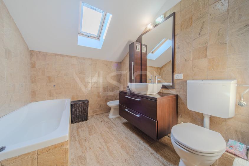 Apartament cu 3 camere semidecomandat în Mărăști