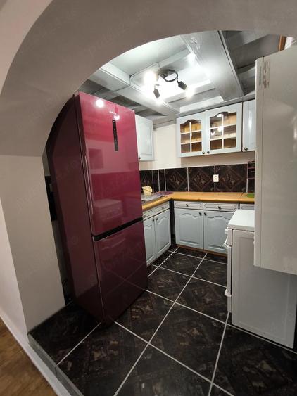 Apartament cu 3 camere semidecomandat în Trei Stejari